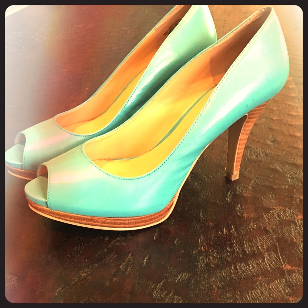 Beautiful Teal Nine West Pumps Size 6 1/2